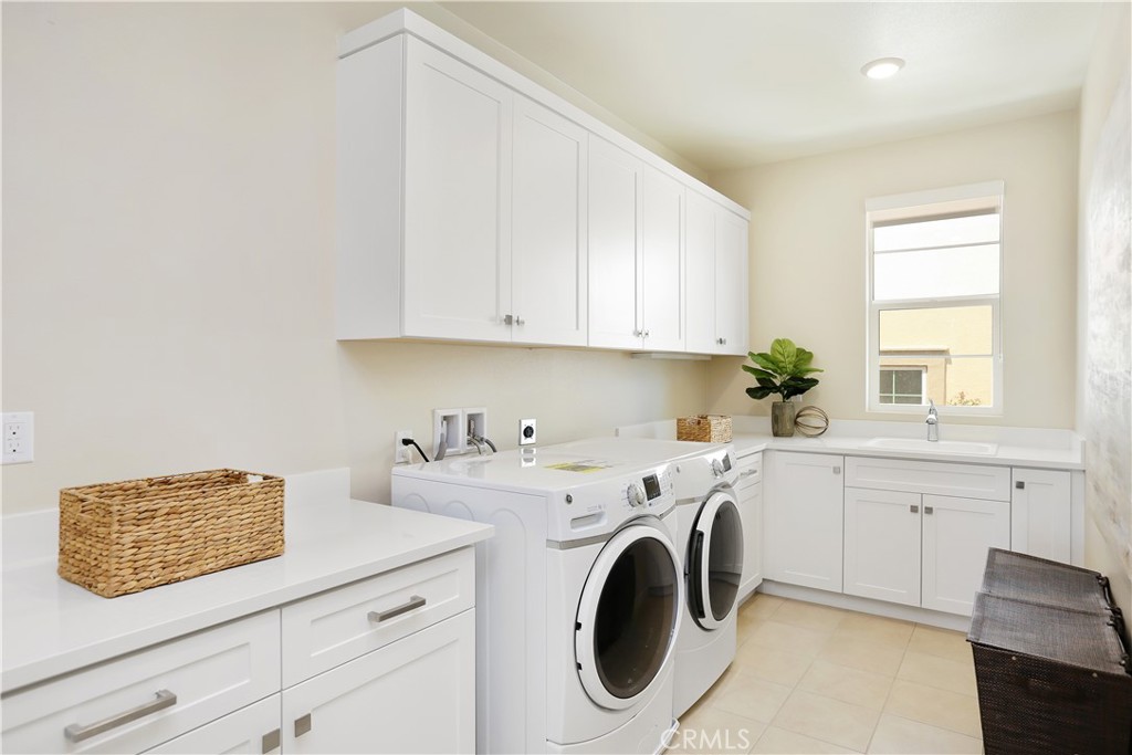 117 Swift Irvine, CA 92618 - Photo 50 of 62 a utility room with sink dryer and washer