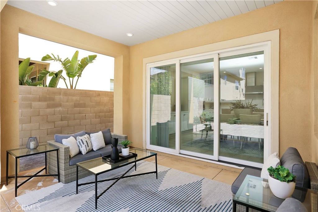 117 Swift Irvine, CA 92618 - Photo 51 of 62 a living room with furniture and a potted plant