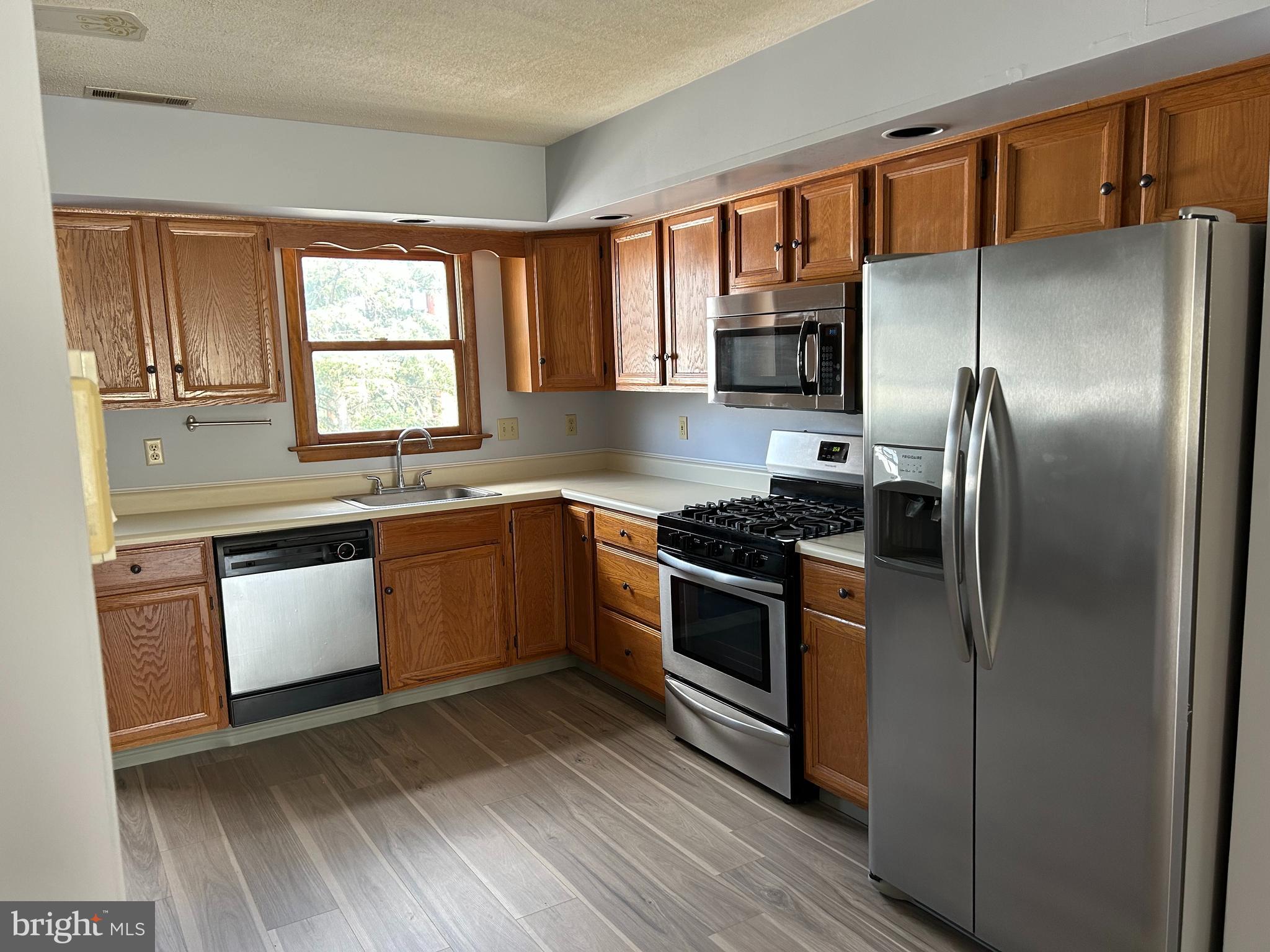 711 Hill Road Wernersville, PA 19565 - Photo 2 of 9