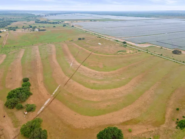 a view of a walk in an empty room