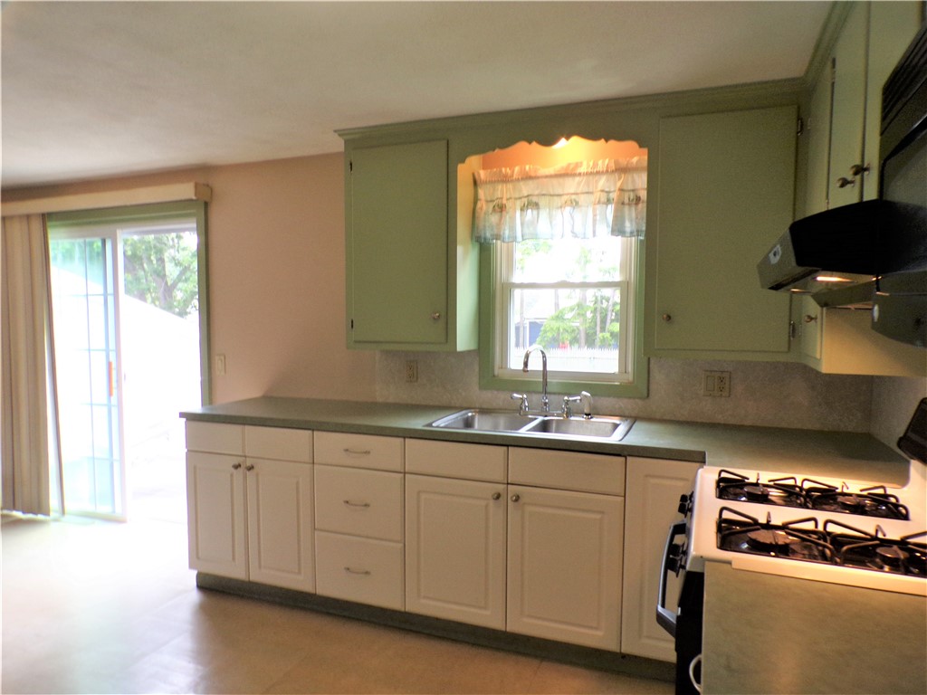 66 Hobbs Road Warwick, RI 02889 - Photo 11 of 29 Gallery Image 11