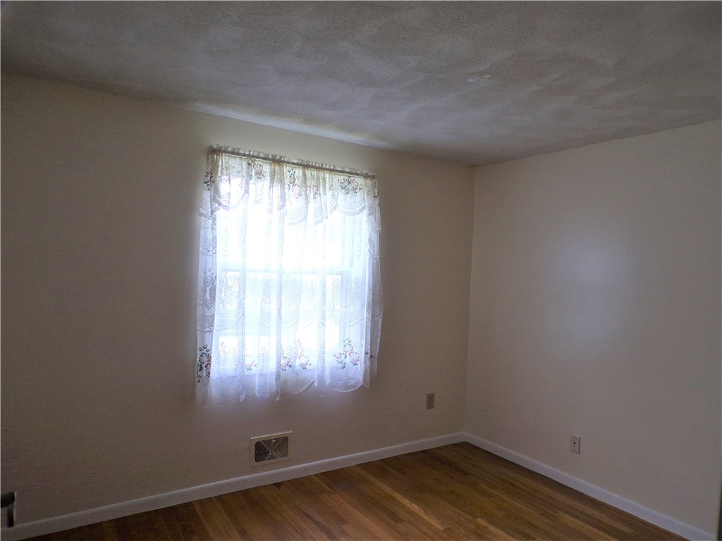 66 Hobbs Road Warwick, RI 02889 - Photo 15 of 29 Gallery Image 15
