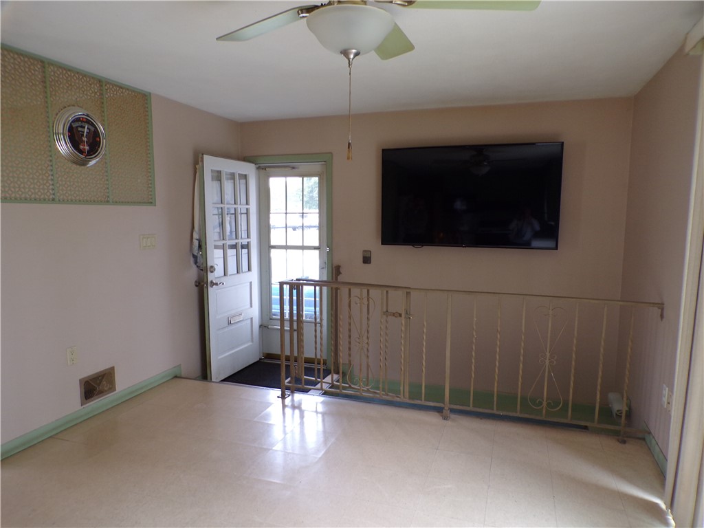 66 Hobbs Road Warwick, RI 02889 - Photo 6 of 29 Gallery Image 6