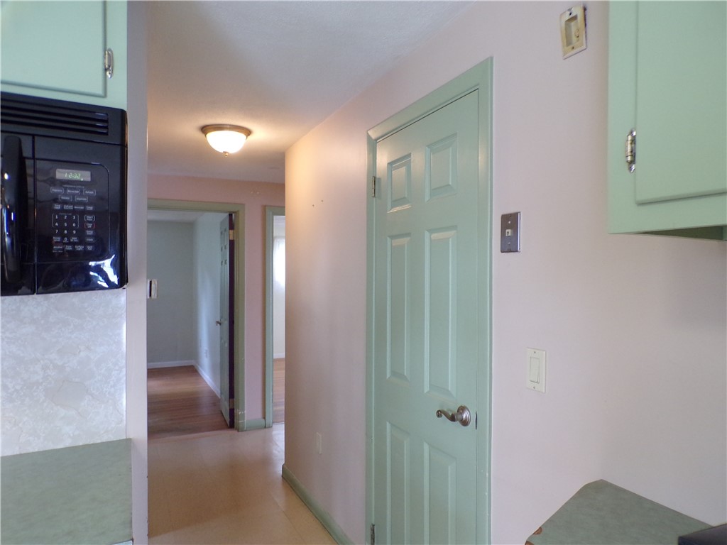 66 Hobbs Road Warwick, RI 02889 - Photo 7 of 29 Gallery Image 7