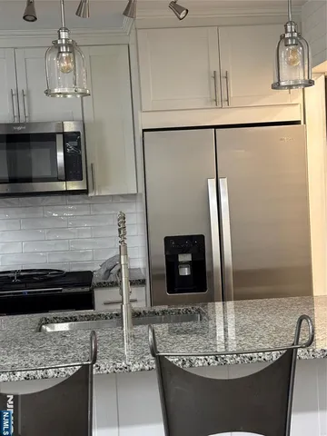 $1,995 | 712 Cedar Lane, Unit 4, Teaneck, NJ 07666