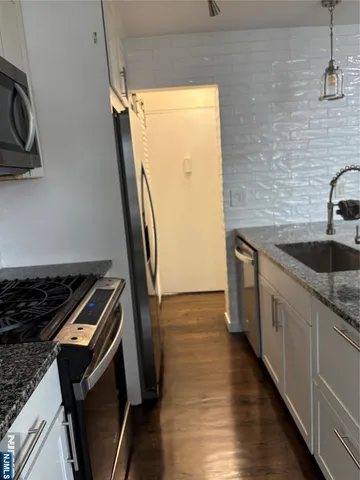 $1,995 | 712 Cedar Lane, Unit 4, Teaneck, NJ 07666