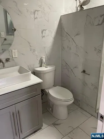 $1,995 | 712 Cedar Lane, Unit 4, Teaneck, NJ 07666