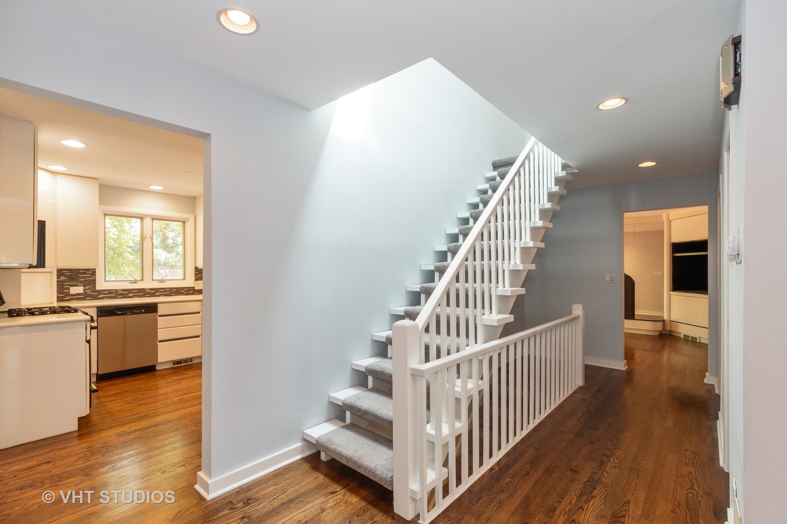 33 Pierce Road Highland Park, IL 60035 - Photo 2 of 15