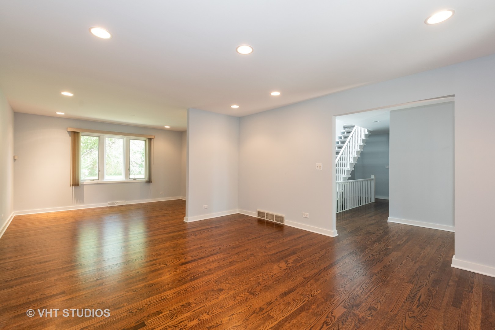 33 Pierce Road Highland Park, IL 60035 - Photo 4 of 15