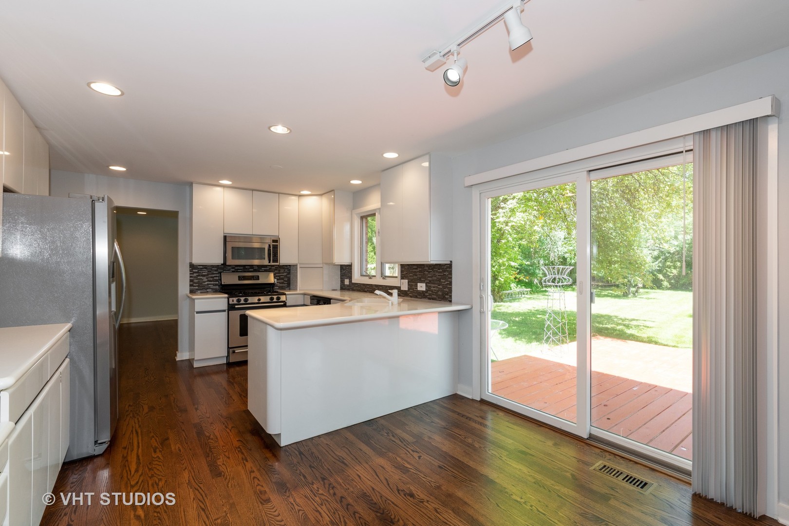 33 Pierce Road Highland Park, IL 60035 - Photo 5 of 15