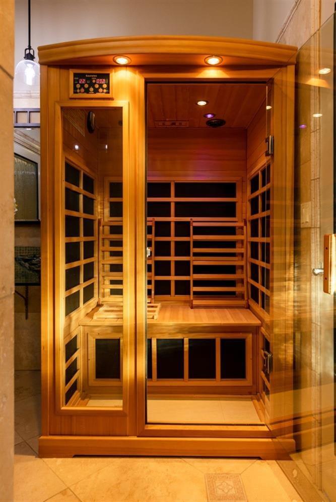 10542 Kestrel Road Klamath Falls, OR 97601 - Photo 30 of 35 Love that sauna!