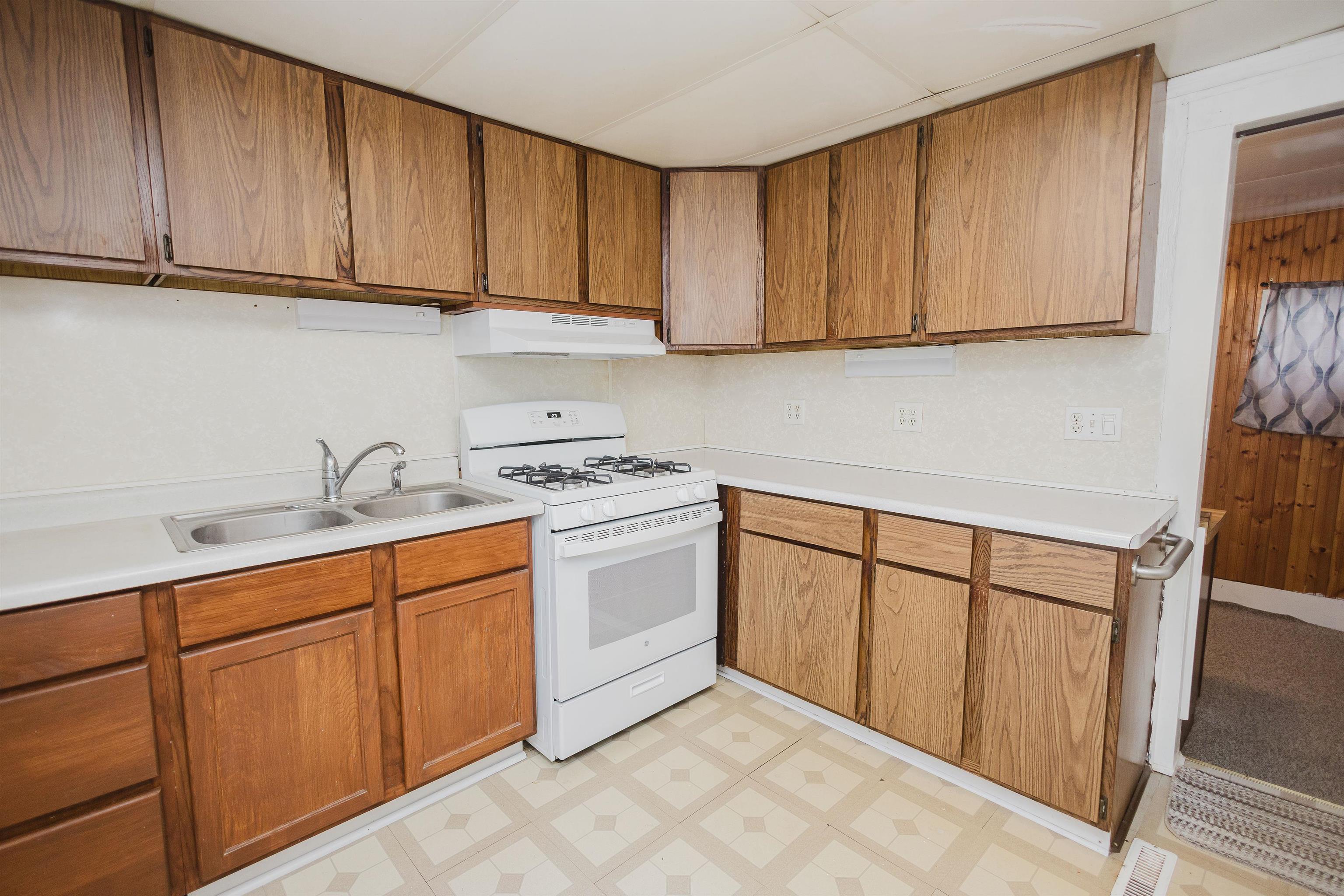 611 South Wisconsin Street Mineral Point, WI 53565 - Photo 13 of 21