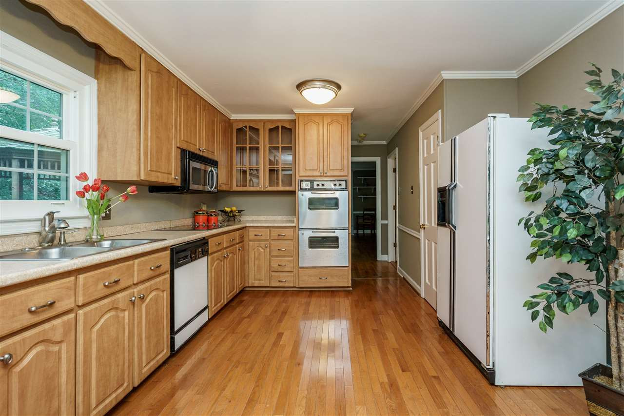 924 Hardimont Road Raleigh, NC 27609 - Photo 8 of 20 Kitchen