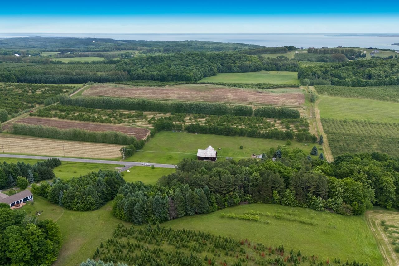 1551 North Macksey Road Suttons Bay, MI 49682 - Photo 31 of 34