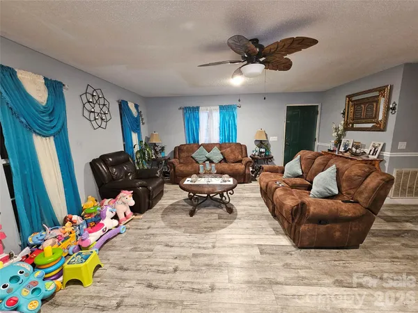 $280,000 | 16318 Sc Highway, Hartsville, SC 29550