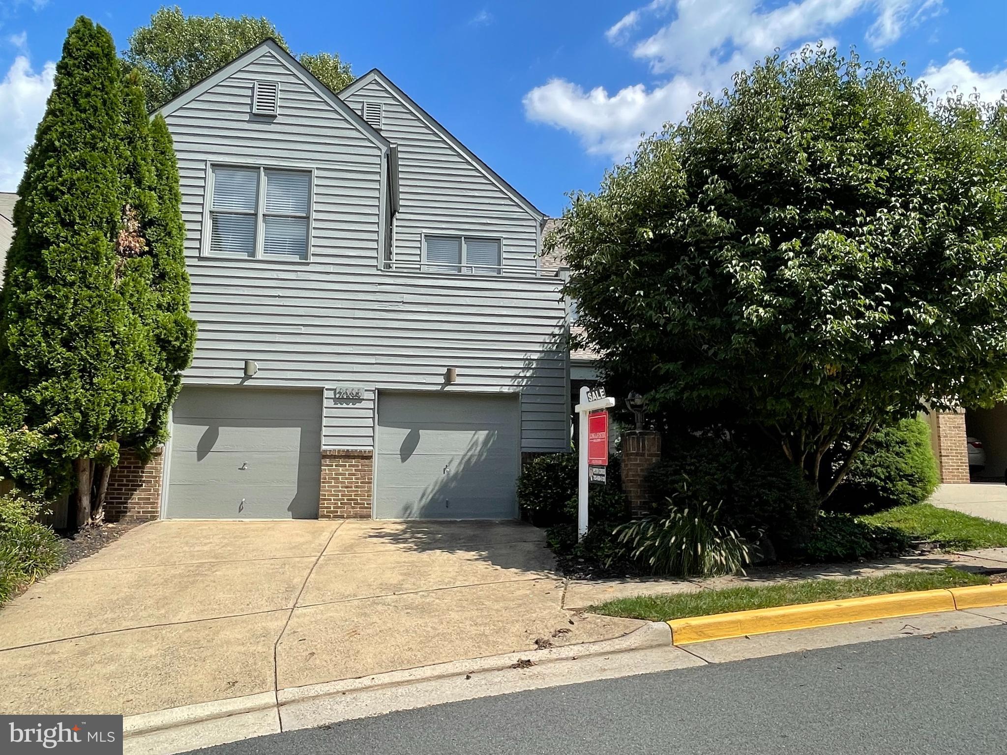 Front of Home, 2 car garage