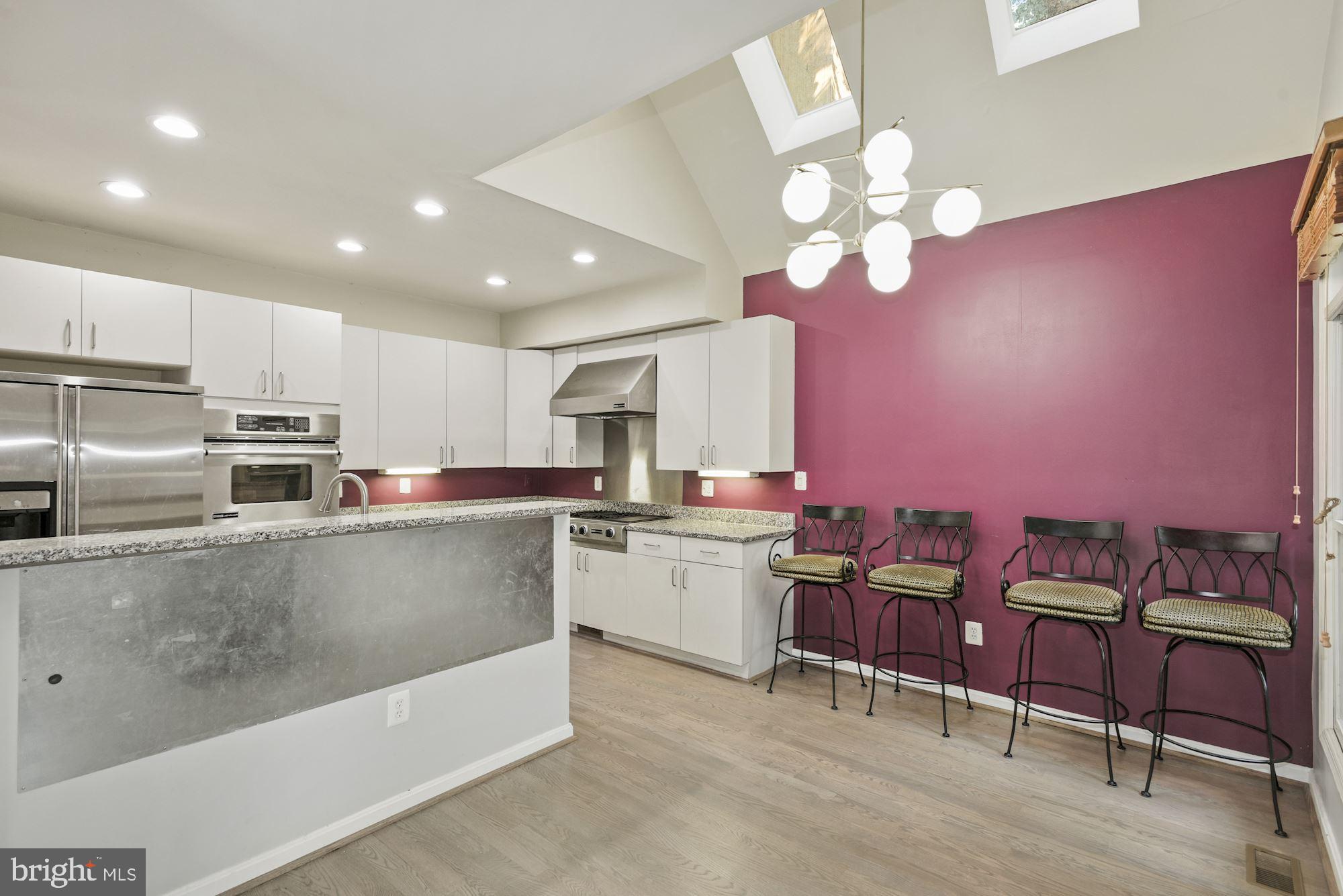 2005 Beacon Place Reston, VA 20191 - Photo 14 of 46 Kitchen eating area