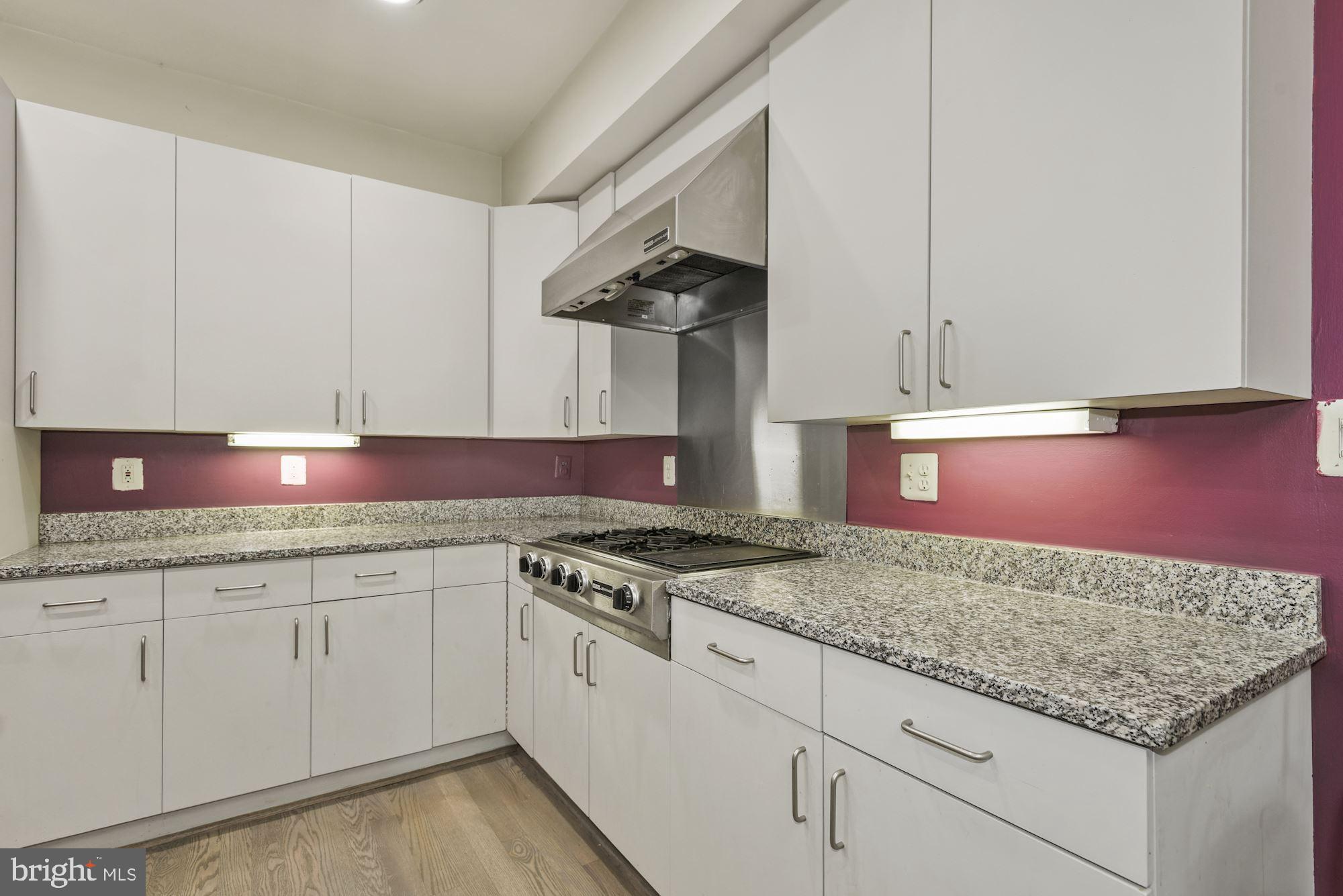 2005 Beacon Place Reston, VA 20191 - Photo 17 of 46 Gas Cooktop