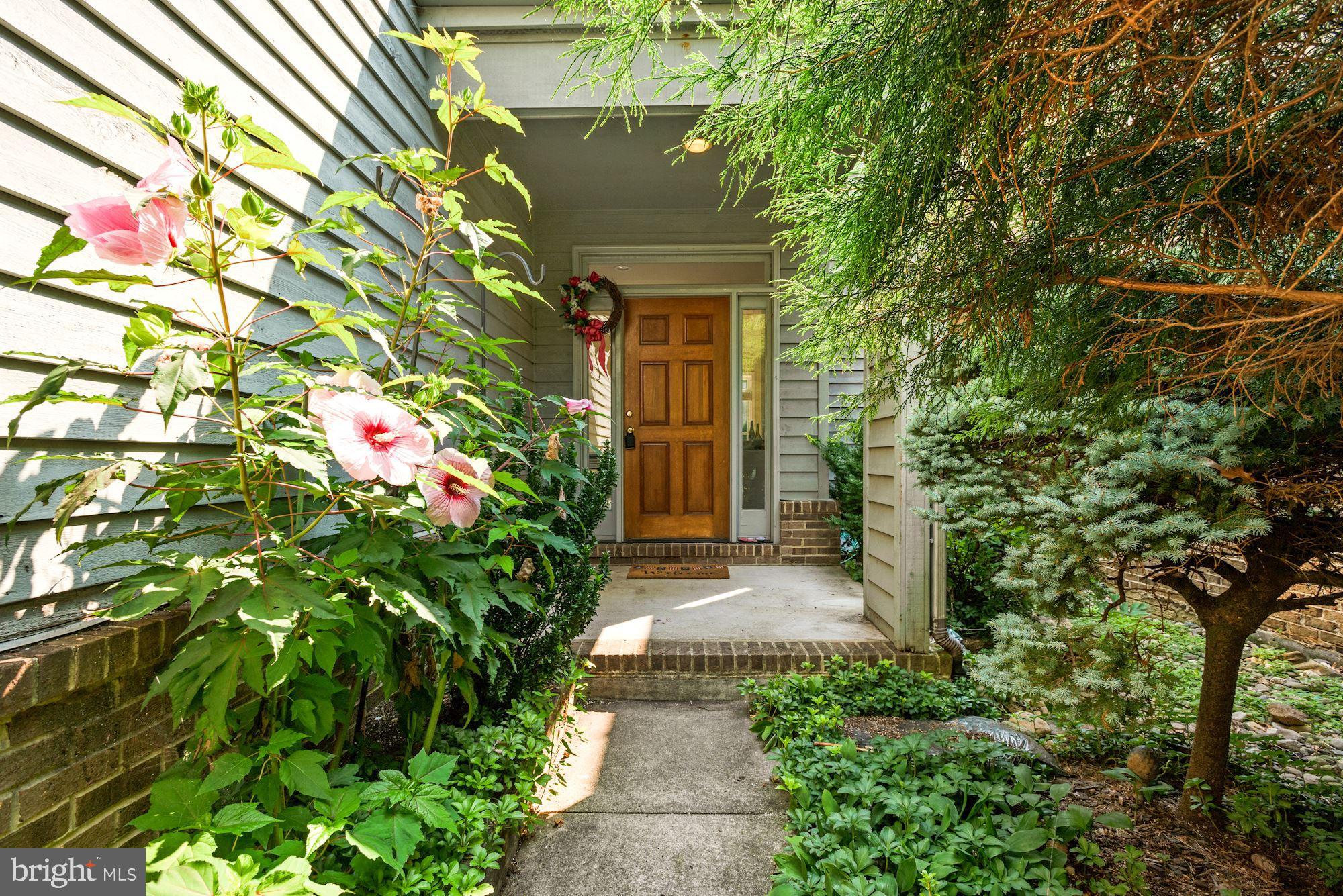 2005 Beacon Place Reston, VA 20191 - Photo 4 of 46 Front Entrance