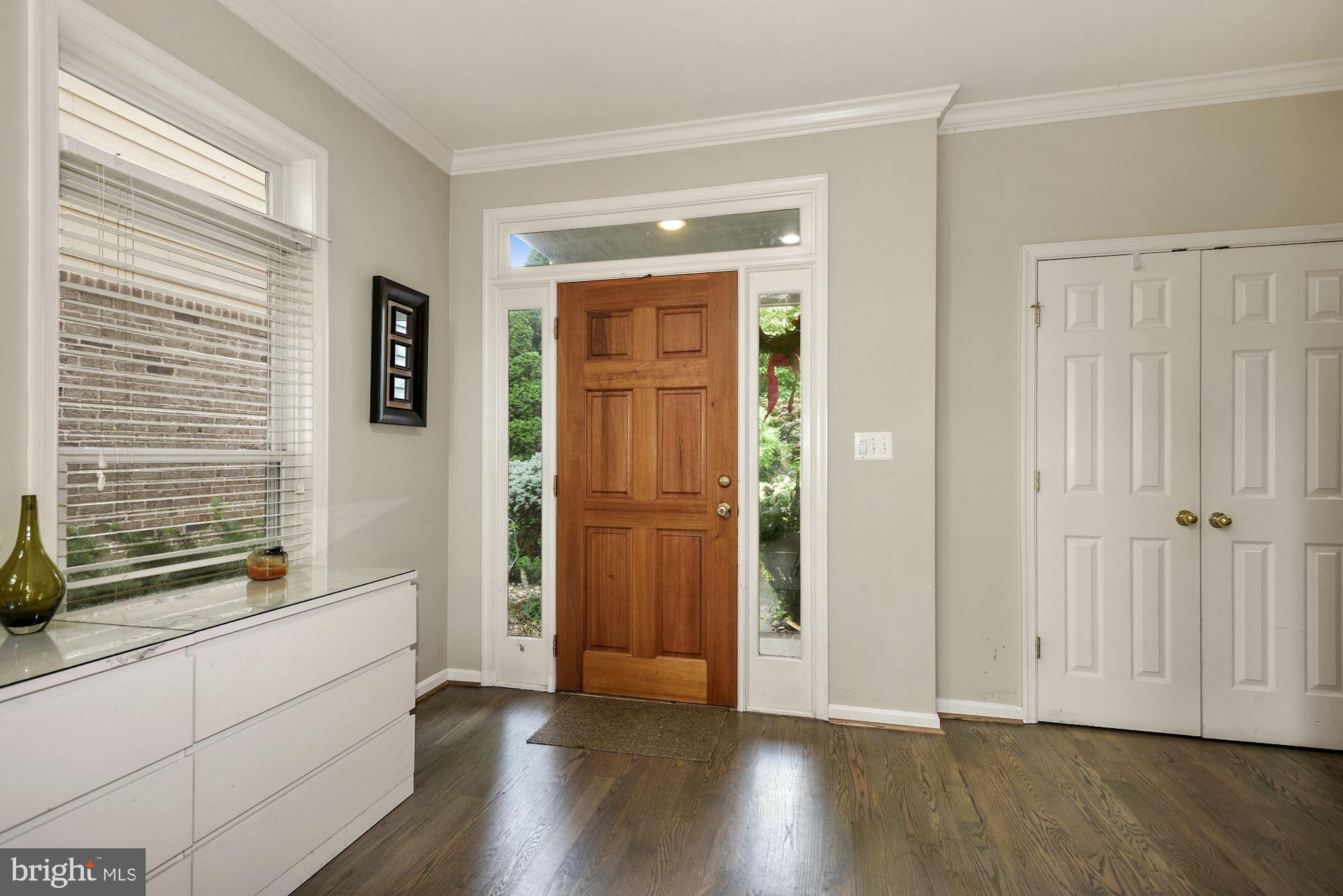 2005 Beacon Place Reston, VA 20191 - Photo 6 of 46 Foyer