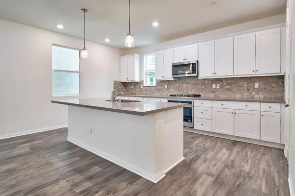 $1,160,000 | 729 Daniel Freeman Circle, Inglewood, CA 90301