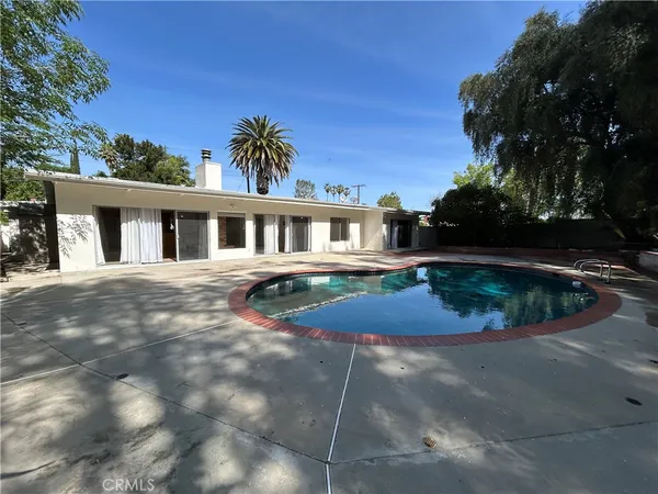 $6,900 | 24010 Hatteras Street, Woodland Hills, CA 91367