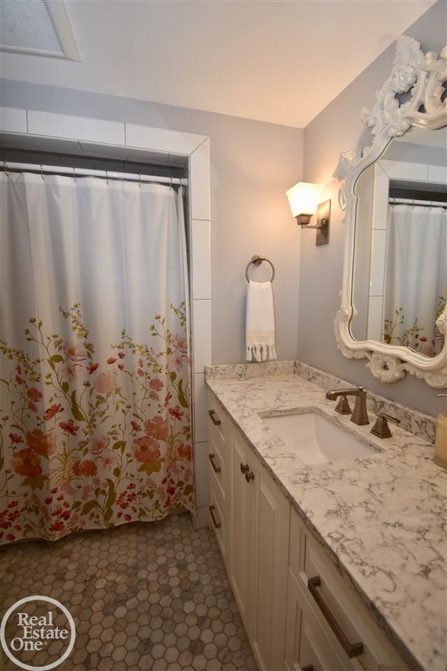 488 Fisher Road Grosse Pointe, MI 48230 - Photo 28 of 40 31358087-27.JPG