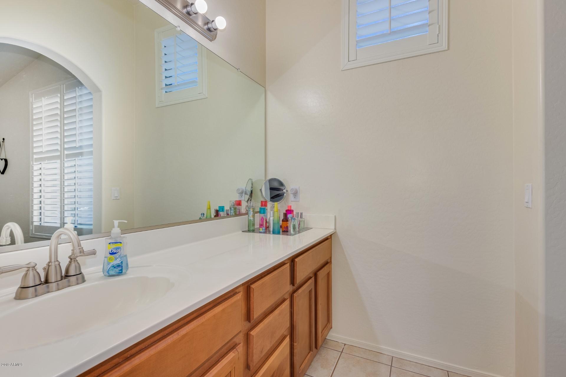2150 East Bell Road, Unit 1082 Phoenix, AZ 85022 - Photo 18 of 20 Tons of counter space