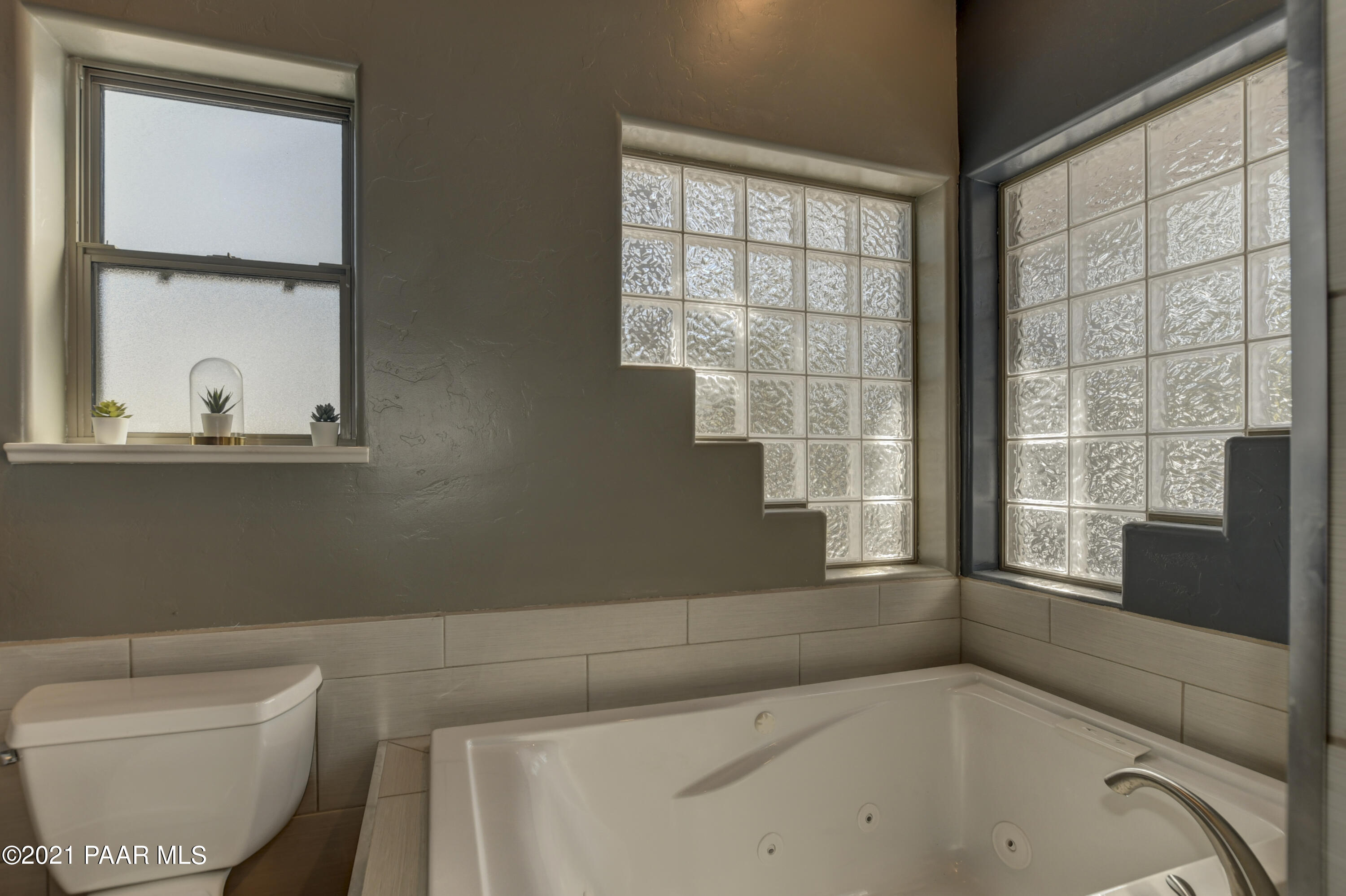540 Turtleback Road Prescott, AZ 86303 - Photo 15 of 35 014_Master Bathroom 3