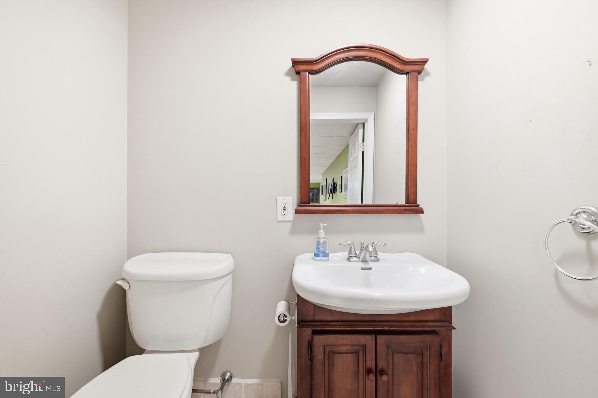 6950 Upper York Road New Hope, PA 18938 - Photo 39 of 60 a bathroom with a toilet sink and mirror