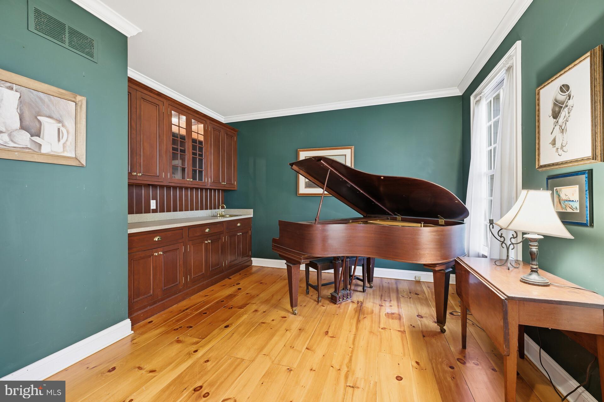 6950 Upper York Road New Hope, PA 18938 - Photo 7 of 60 a dining room with furniture and wooden floor