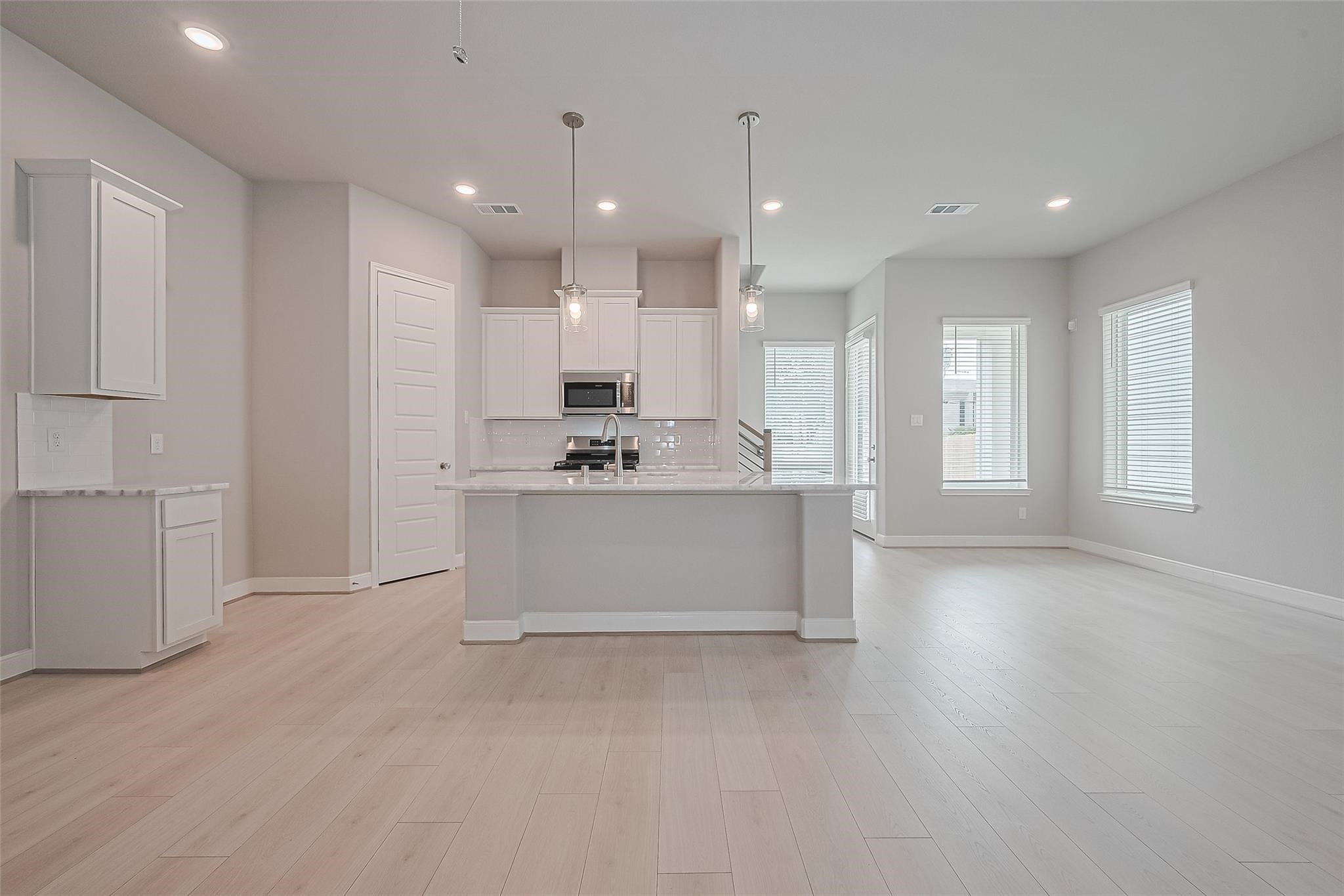 8917 Grovner Place Houston, TX 77080 - Photo 5 of 44