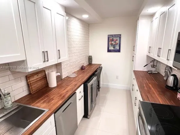 $198,500 | 4001 Hillcrest Drive, Unit 1014, Hollywood, FL 33021