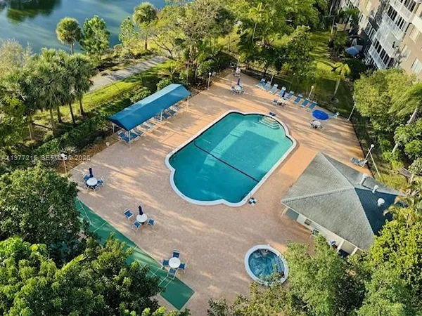 $198,500 | 4001 Hillcrest Drive, Unit 1014, Hollywood, FL 33021