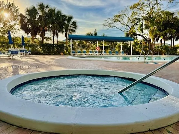 $198,500 | 4001 Hillcrest Drive, Unit 1014, Hollywood, FL 33021