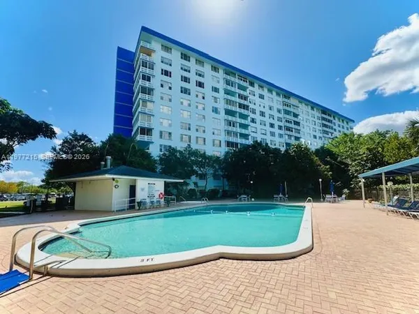 $198,500 | 4001 Hillcrest Drive, Unit 1014, Hollywood, FL 33021