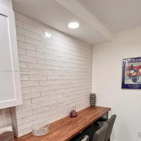 $198,500 | 4001 Hillcrest Drive, Unit 1014, Hollywood, FL 33021