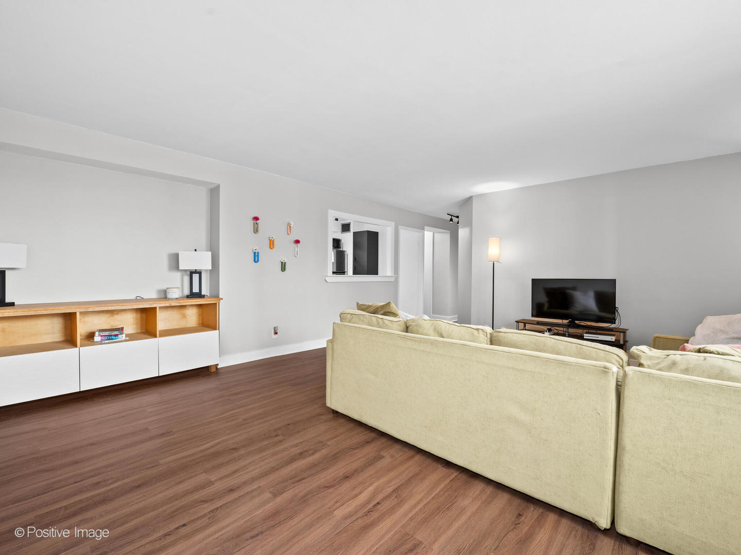 6118 North Sheridan Road, Unit 1003 Chicago, IL 60660 - Photo 4 of 13 a living room with furniture and a flat screen tv