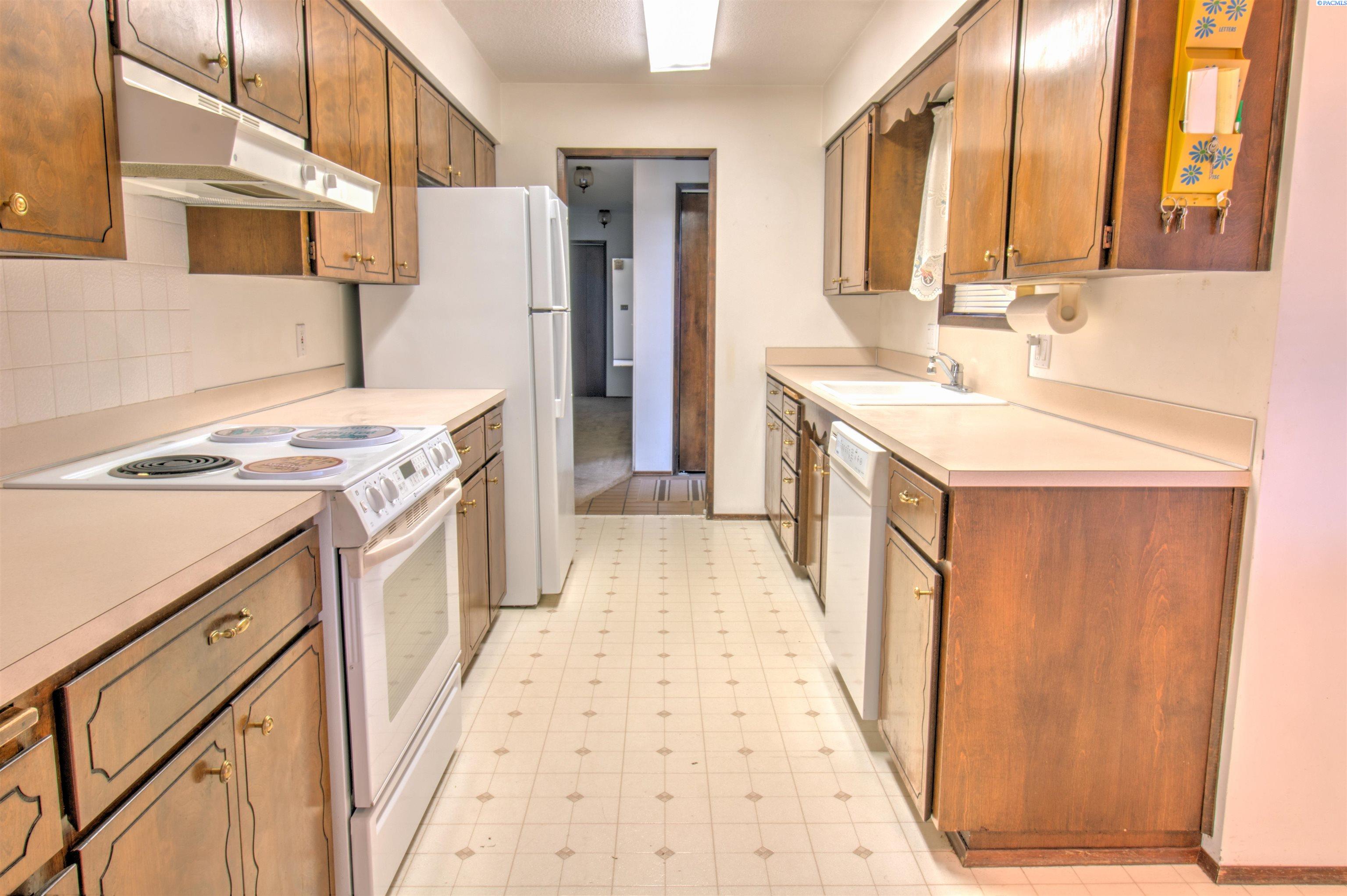 808 North Reed Place Kennewick, WA 99336 - Photo 8 of 27 Gallery Image 8