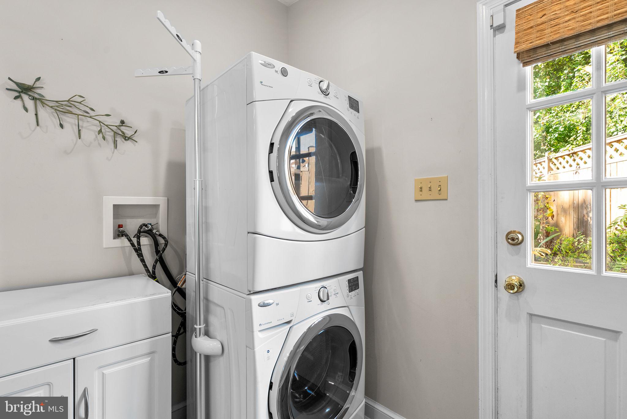 129 Lynnmoor Drive Silver Spring, MD 20901 - Photo 22 of 48 a utility room with dryer and washer