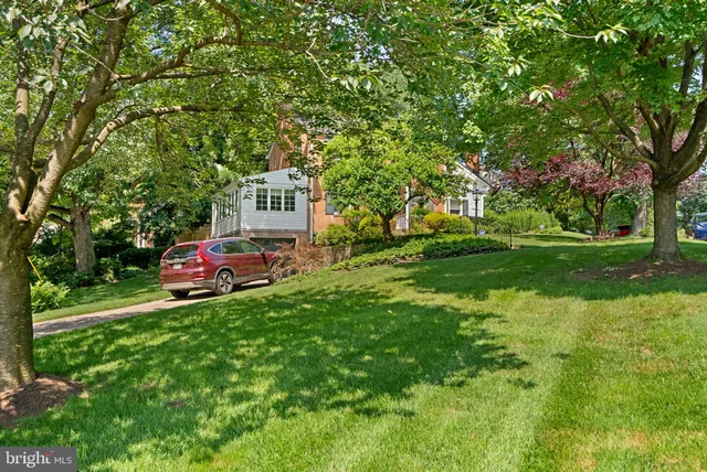 $699,000 | 129 Lynnmoor Drive, Silver Spring, MD 20901