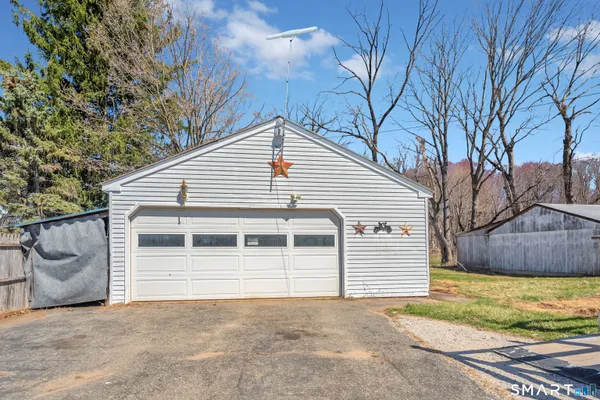 $264,900 | 1 King Court, Enfield, CT 06082