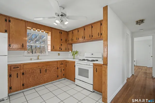 $264,900 | 1 King Court, Enfield, CT 06082