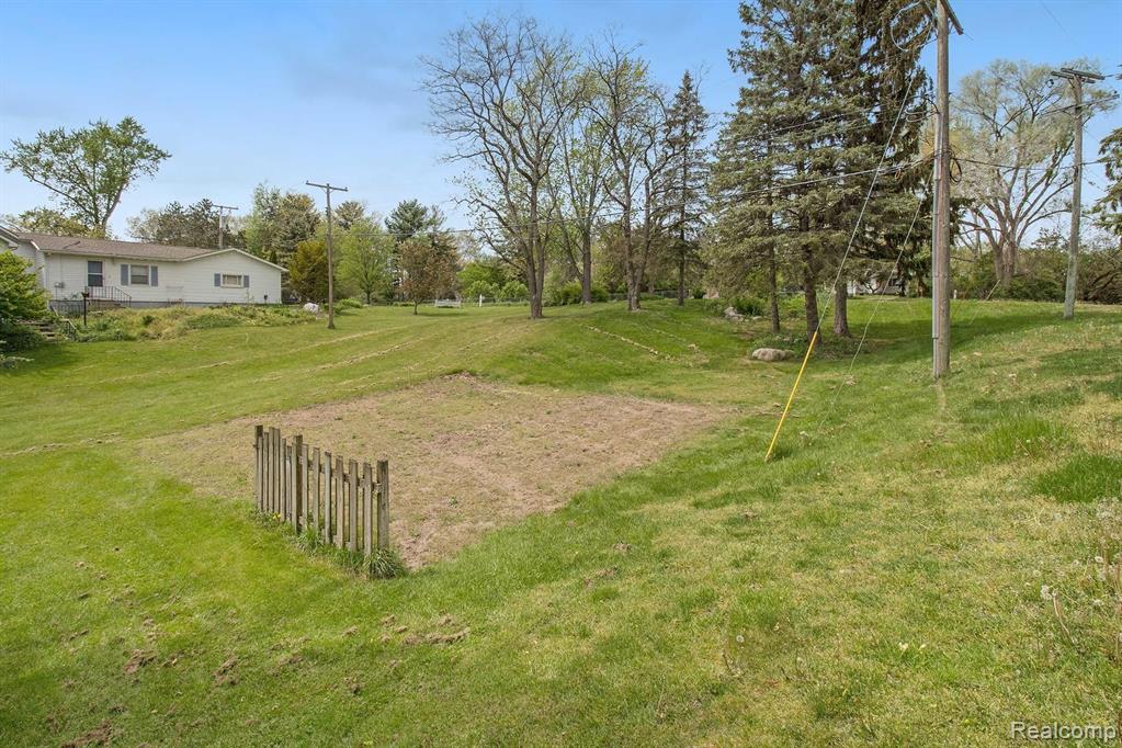 158 Clifford Road Brighton, MI 48116 - Photo 19 of 23