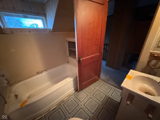 $90,000 | 2022 South Waldemere Avenue, Muncie, IN 47302