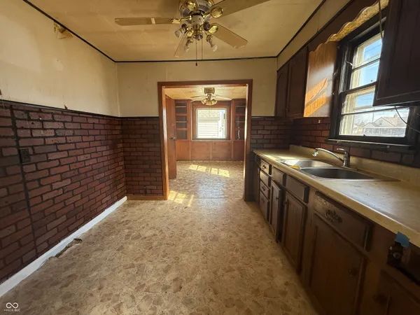 $74,999 | 2022 South Waldemere Avenue, Muncie, IN 47302