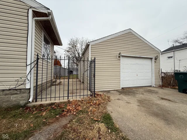 $90,000 | 2022 South Waldemere Avenue, Muncie, IN 47302