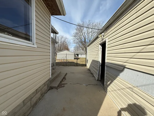 $74,999 | 2022 South Waldemere Avenue, Muncie, IN 47302