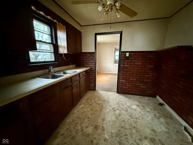 $90,000 | 2022 South Waldemere Avenue, Muncie, IN 47302