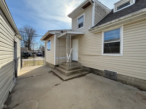 $74,999 | 2022 South Waldemere Avenue, Muncie, IN 47302